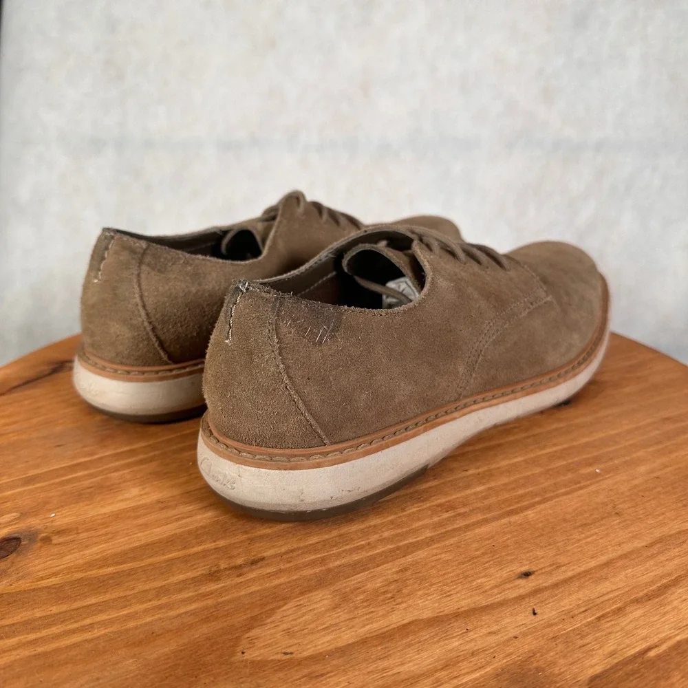 Clarks Suede Derby Shoes Mens 9 Tan Good Ultimate Comfort Lace Up 261496357080